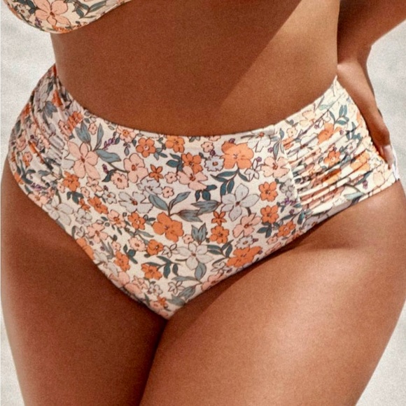 Ditsy Floral Ruffle Bikini Set - Picture 2 of 2